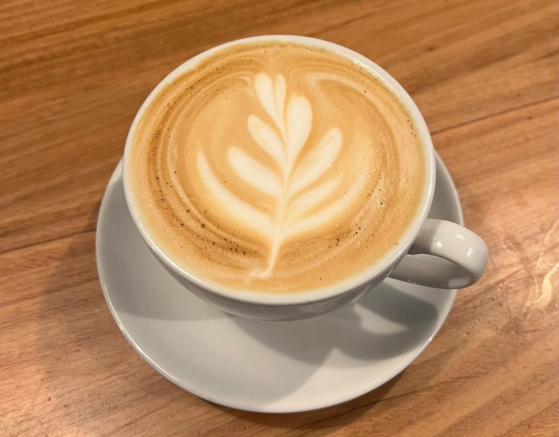 Latte with leaf-pattern latte art